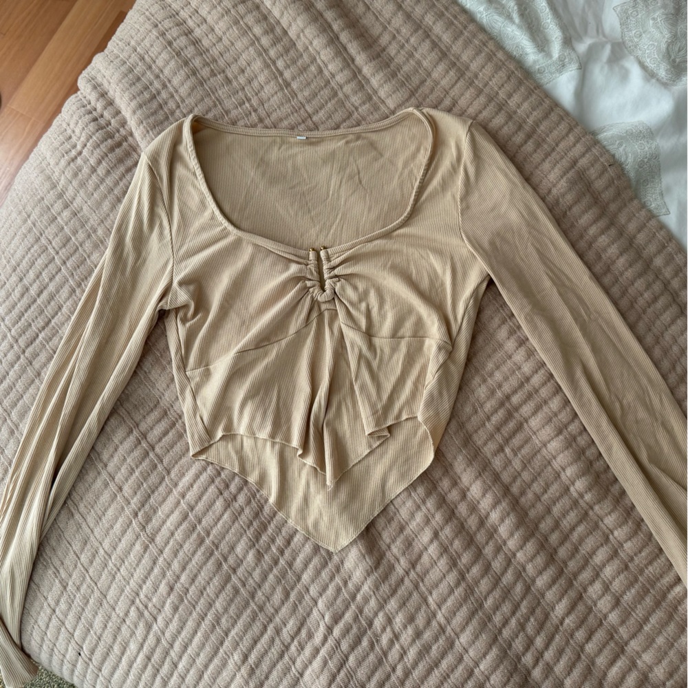 Beige ribbed long sleeve top 🤍